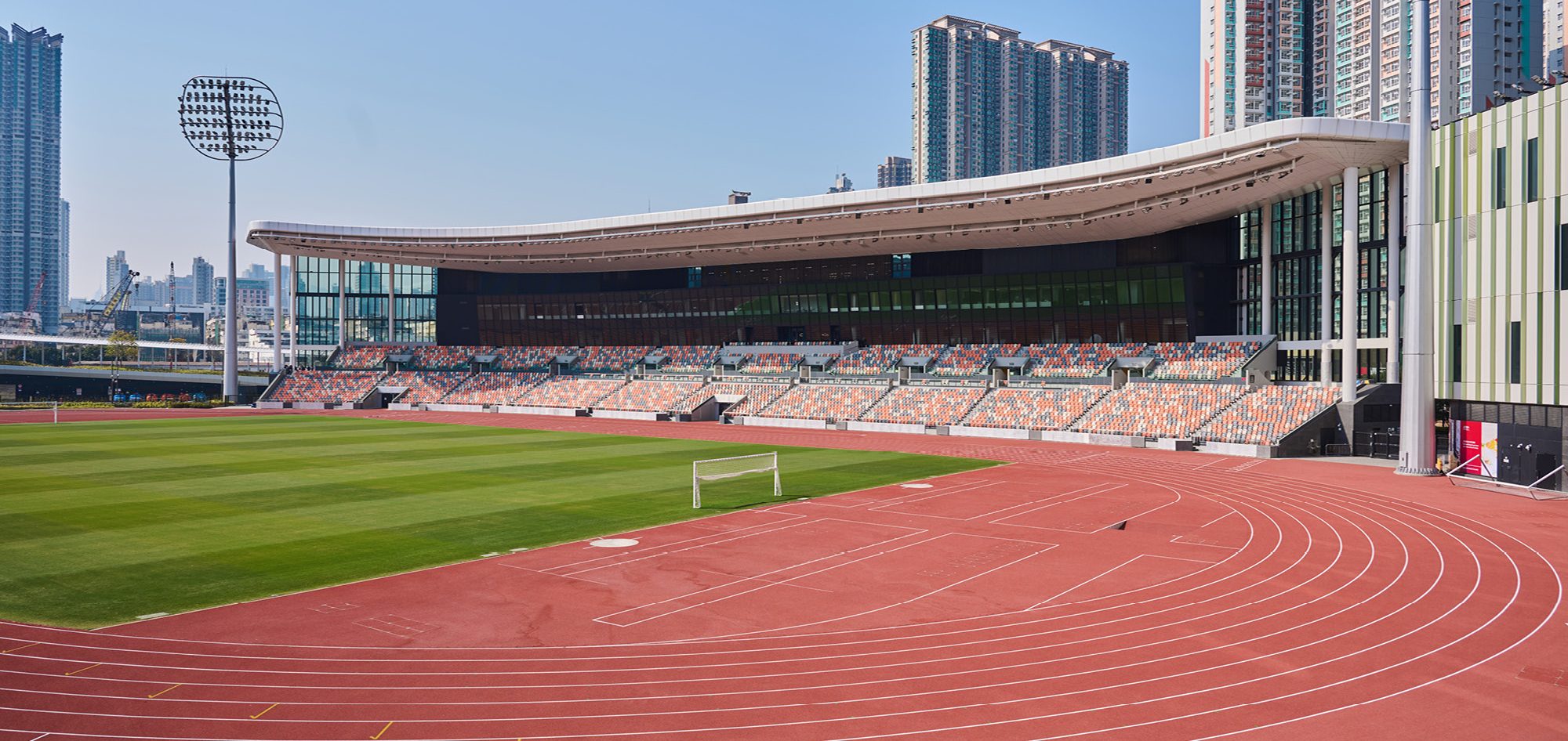 队记：鹈鹕不会贱卖琼斯和墨菲，要价不会低于一个首轮