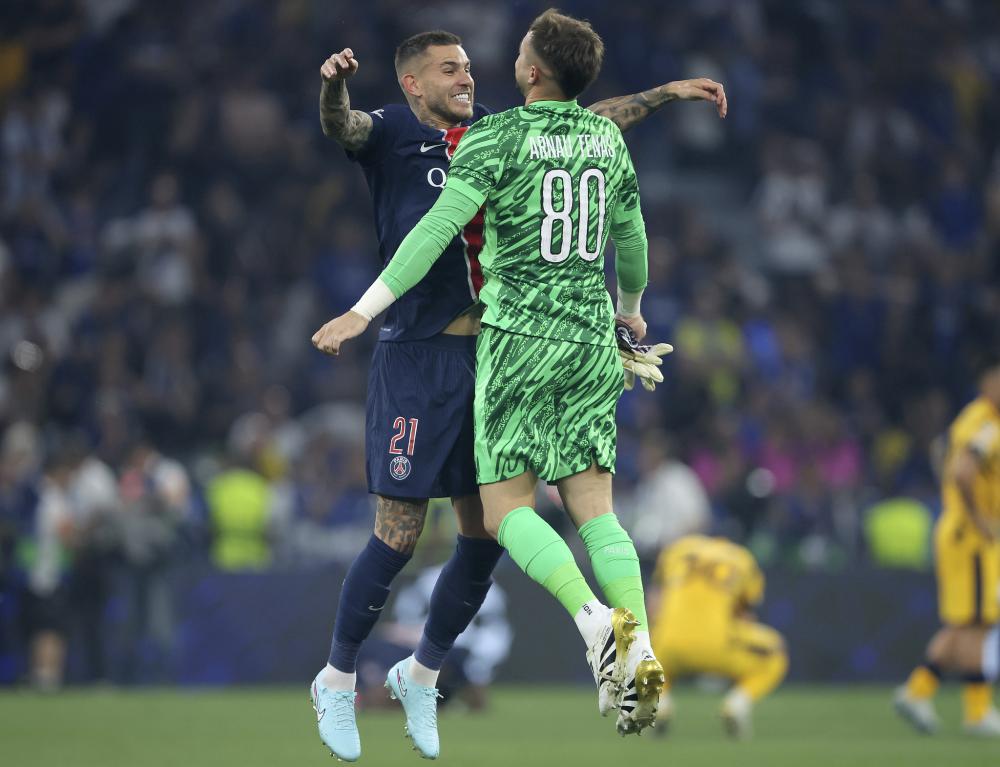 曼晚：曼联有信心在出售“弃将小队”前为引进谢什科提供资金